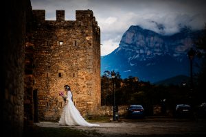 fotografía de boda en Aínsa, Boltaña, Pirineo, por Pedro Etura de Etura Weddings