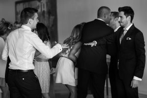 fotografía de boda en el balneario de Panticosa en el Pirineo aragonés al aire libre por Pedro Etura de Etura Weddings