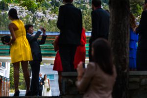 fotografía de boda en el balneario de Panticosa en el Pirineo aragonés al aire libre por Pedro Etura de Etura Weddings