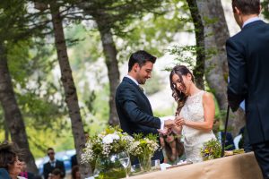 fotografía de boda en el balneario de Panticosa en el Pirineo aragonés al aire libre por Pedro Etura de Etura Weddings