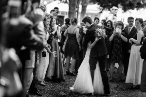 fotografía de boda en el balneario de Panticosa en el Pirineo aragonés al aire libre por Pedro Etura de Etura Weddings