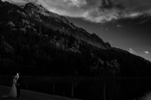 fotografía de boda en el balneario de Panticosa en el Pirineo aragonés al aire libre por Pedro Etura de Etura Weddings