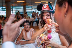 fotografía de boda en el balneario de Panticosa en el Pirineo aragonés al aire libre por Pedro Etura de Etura Weddings