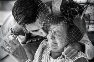 fotografía de boda en el balneario de Panticosa en el Pirineo aragonés al aire libre por Pedro Etura de Etura Weddings