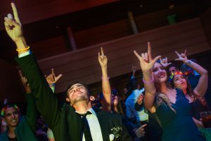 fotografía de boda en el balneario de Panticosa en el Pirineo aragonés al aire libre por Pedro Etura de Etura Weddings