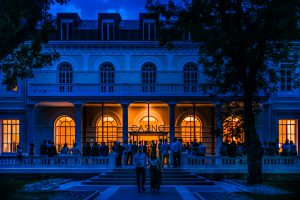 fotografía de boda en el balneario de Panticosa en el Pirineo aragonés al aire libre por Pedro Etura de Etura Weddings