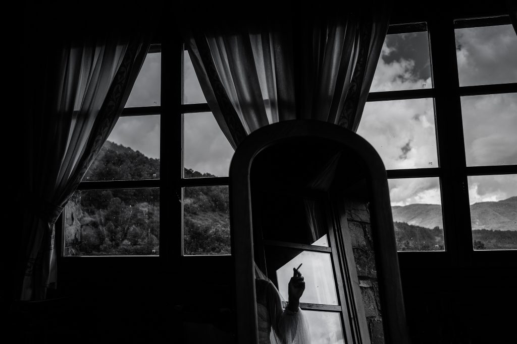 Boda en el Pirineo, historia de una ventana